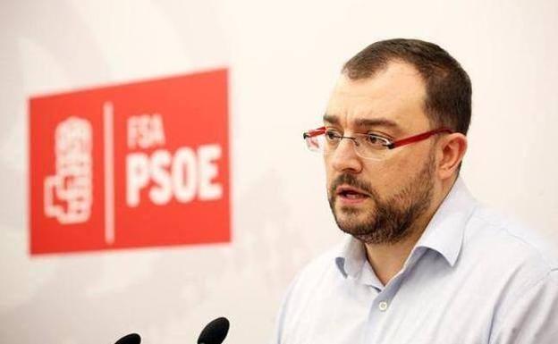 Barbón llama al «diálogo entre todos» para abordar la oficialidad del asturiano