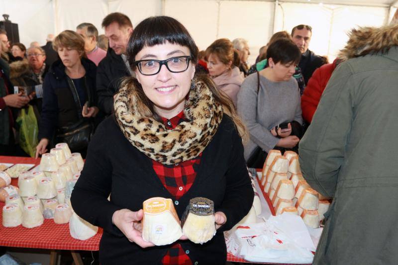 Los elaboradores artesanos de este queso piden en Morcín una mayor promoción