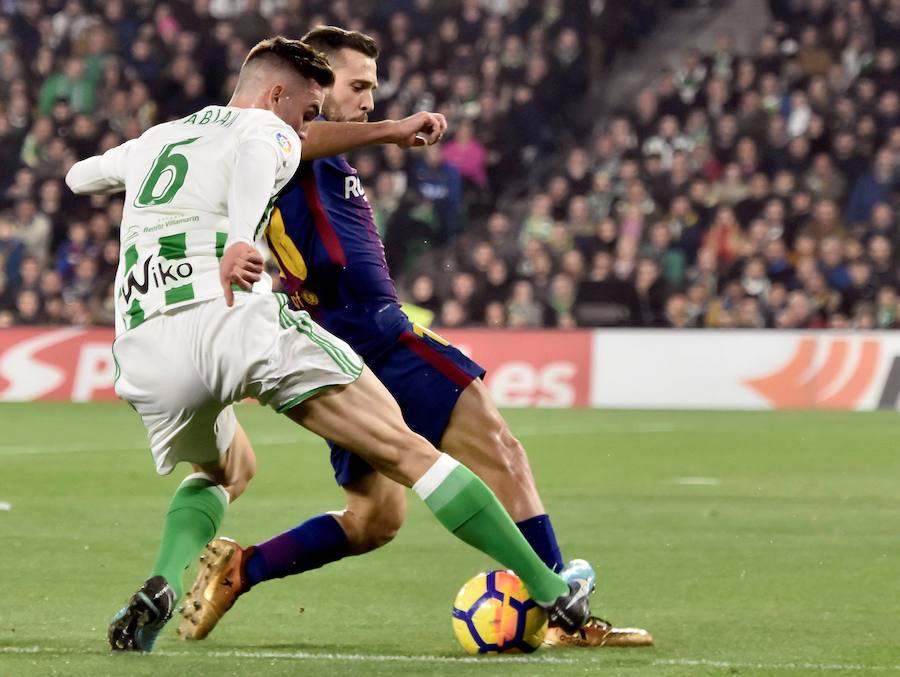 El conjunto de Valverde se llevó la victoria en el Benito Villamarín por 0-5, con un doblete de Messi, otro de Luis Suárez y un tanto de Rakitic.