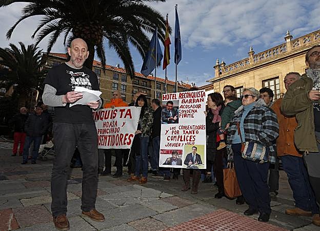 Antuña durante la lectura del comunicado. 