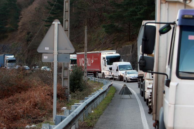 Muere una mujer en un accidente en el corredor del Aller en Mieres