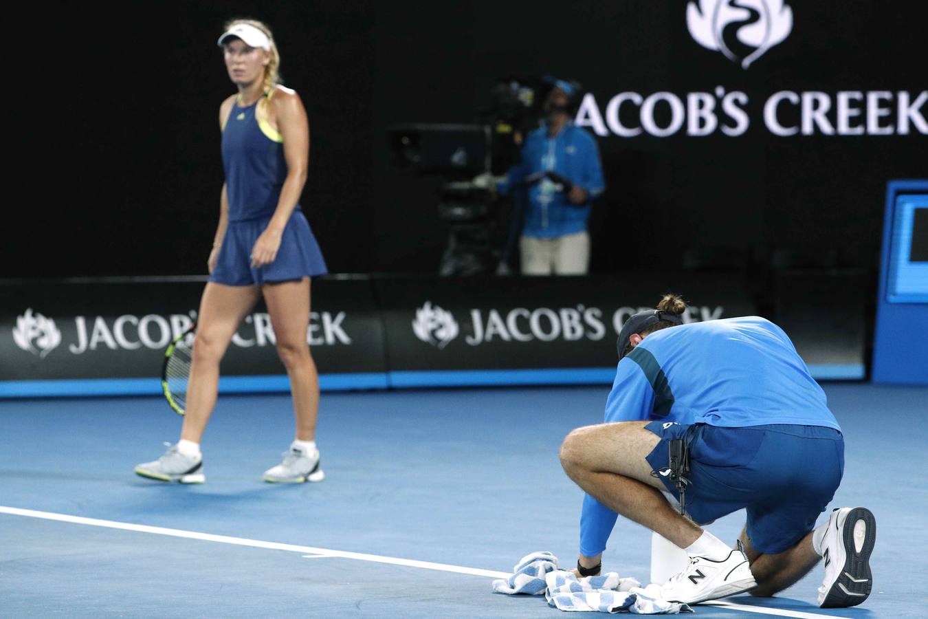 Carla SUárez cayó derrotada ante Caroline Wozniacki (6-0, 6-7 y 6-2) en los cuartos de final del Abierto de Australia. 