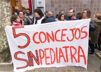 Imagen secundaria 1 - «Tenemos un solo pediatra para más de dos mil niños»