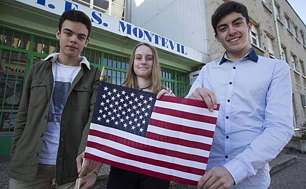 Alejandro Falcón Carballo, Nuria Polo Gallardo y Víctor García Fernández, del IES Montevil de Gijón.