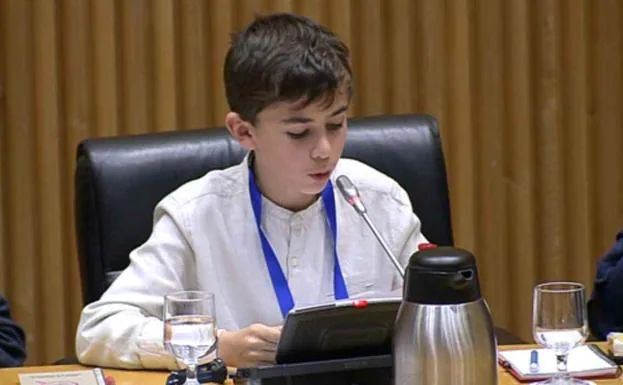 El asturiano Hugo Trigo, de Las Regueras, interviene en la Comisión de Derechos de Infancia y Adolescencia del Congreso