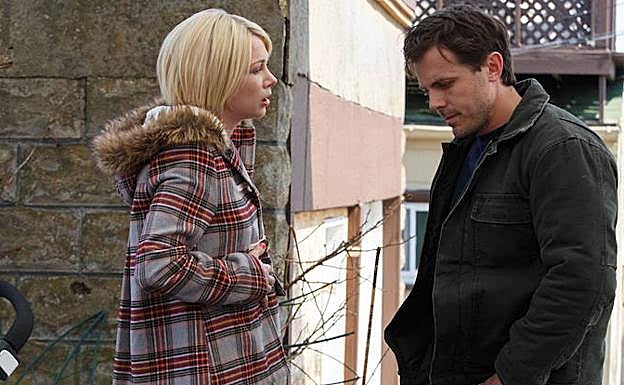 Michelle Williams y Casey Affleck, en una escena de 'Manchester desde el mar'. 