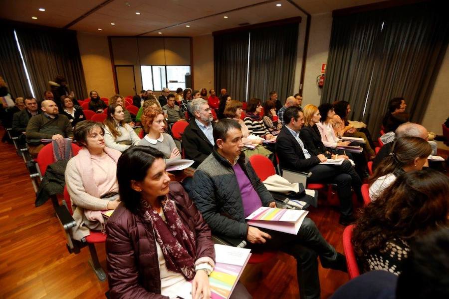 El acto, desarrollado en la Cámara de Comercio de Oviedo, ha estado presidido por el consejero de Educación, Genaro Alonso