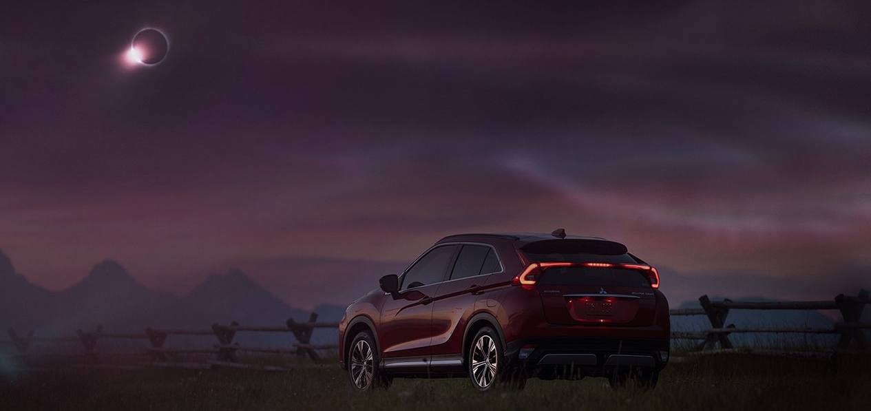 Más pequeño que el Outlander, el nuevo Eclipse Cross es un SUV que destaca por su diseño, con los últimos códigos de estilo del fabricante. A la venta con tres niveles de equipamiento, desde 21.800 euros.