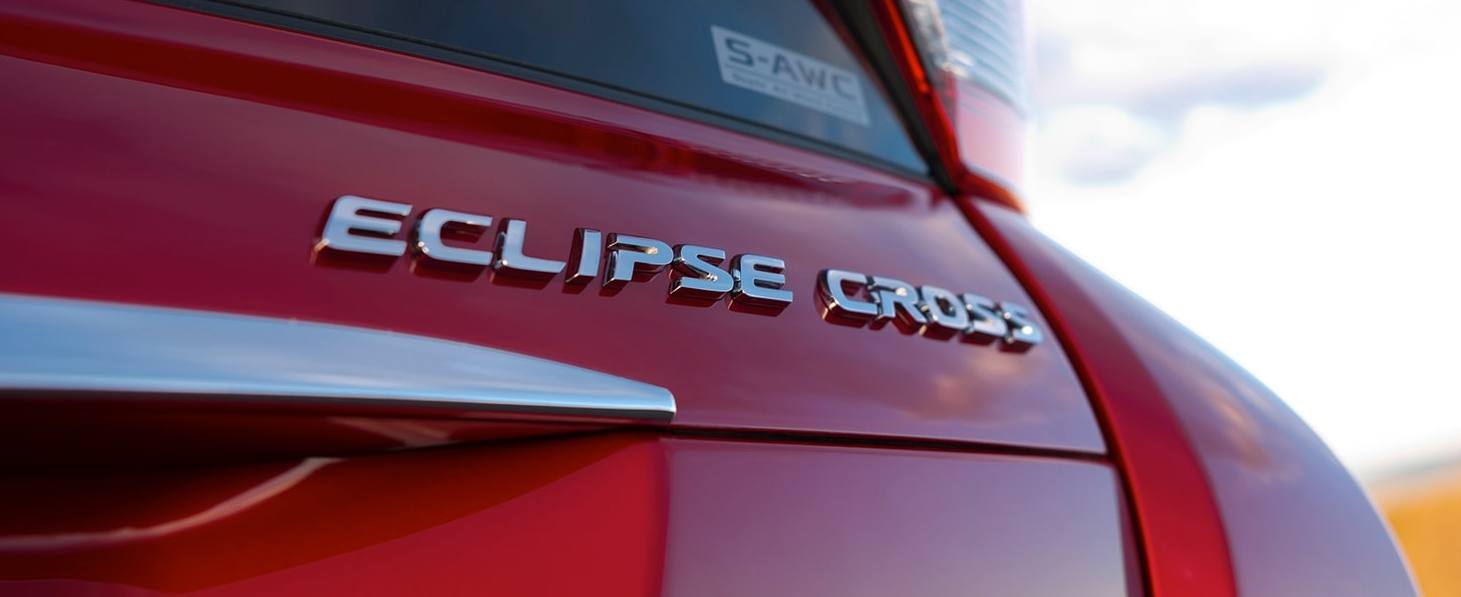 Más pequeño que el Outlander, el nuevo Eclipse Cross es un SUV que destaca por su diseño, con los últimos códigos de estilo del fabricante. A la venta con tres niveles de equipamiento, desde 21.800 euros.