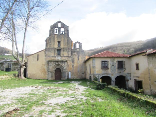Dos imágenes del monasterio de Obona. 