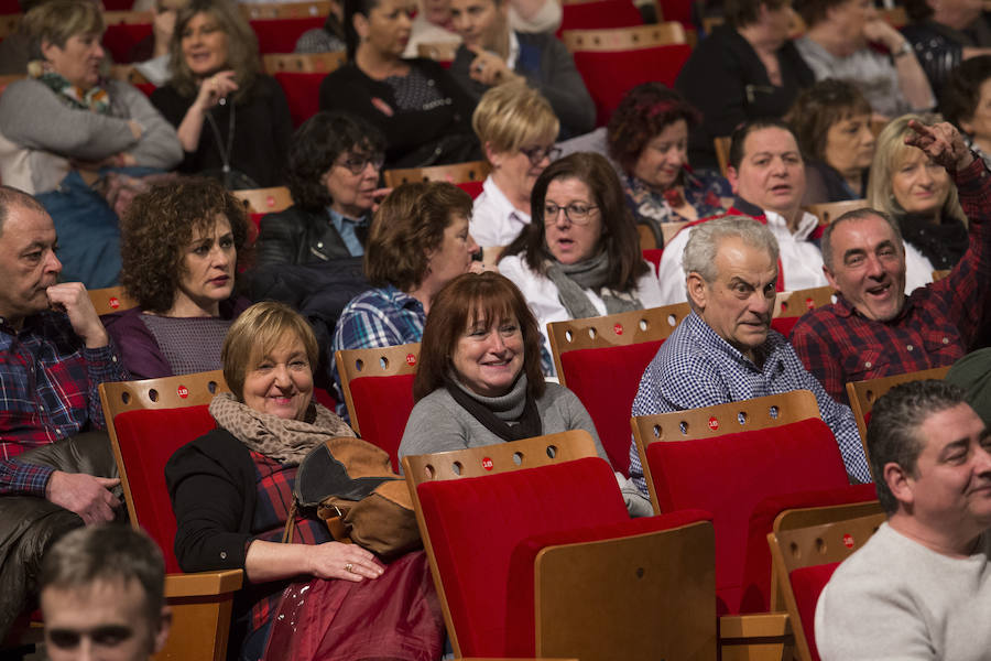 Javier Labandón puso a bailar al Teatro de la Laboral con 'Músico de guardia' y sus éxitos