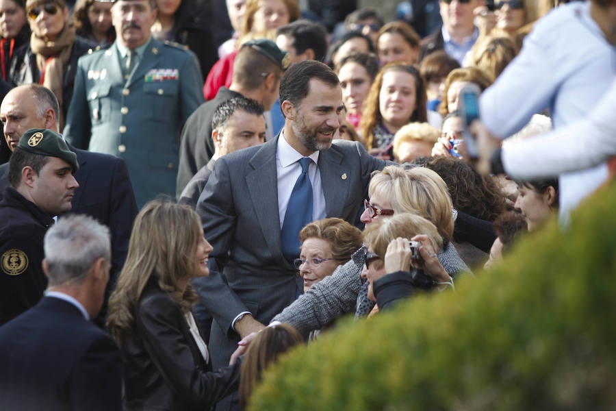 El Rey cumple 50 años en los que ha mantenido una estrecha relación con el Principado acrecentada por su matrimonio con doña Letizia