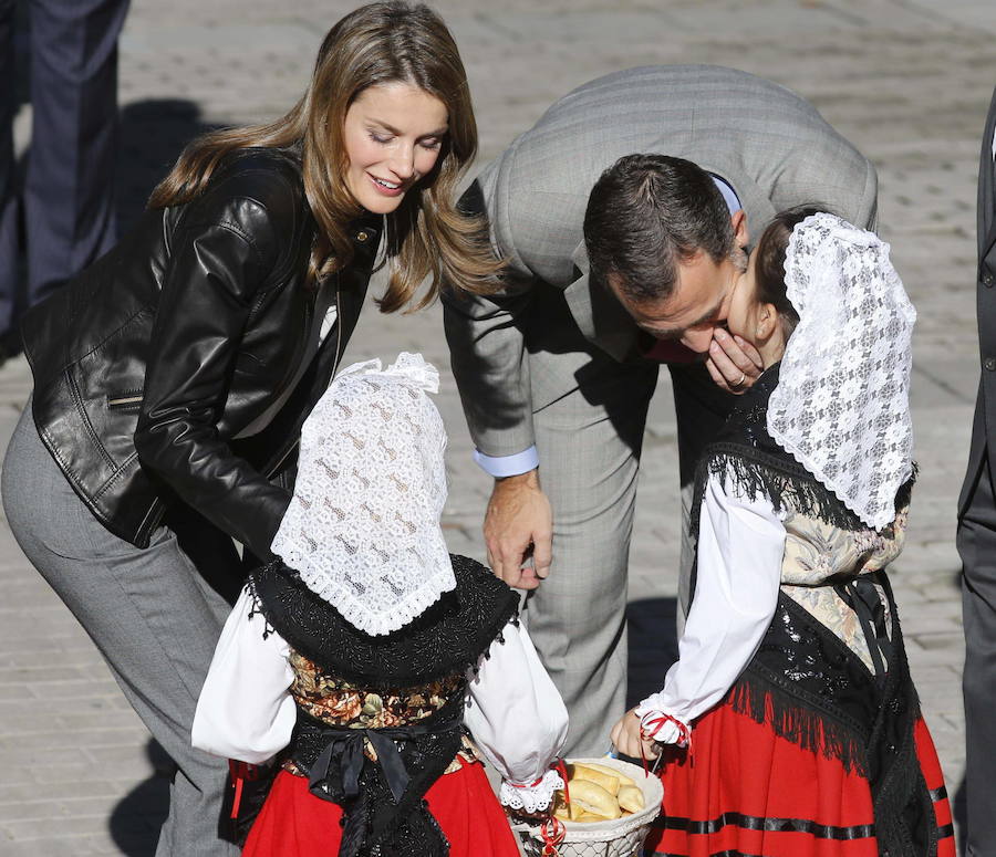 El Rey cumple 50 años en los que ha mantenido una estrecha relación con el Principado acrecentada por su matrimonio con doña Letizia