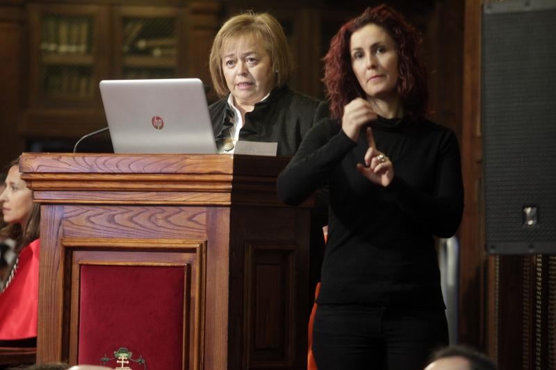 162 revestidos, una cifra récord, han asistido al acto central organizado por la Universidad de Oviedo con motivo de la festividad de Santo Tomás de Aquino. La asturiana Rosa Menéndez, presidenta del CSIC, ha impartido la ponencia 'El desafío de la carrera científica' y ha animado a los jóvenes a seguir esta profesión.