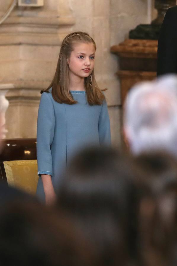 El Rey Felipe VI impone a la Princesa de Asturias el Collar del Toisón de Oro la máxima distinción que concede la Familia Real española.