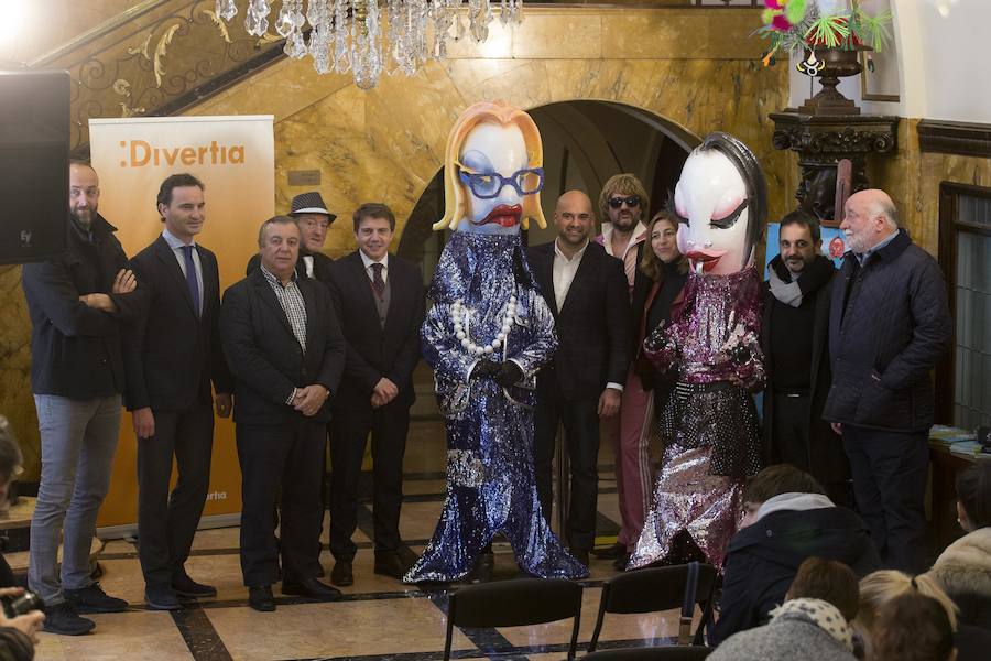 Dos sardinas, madre e hija, animarán el carnaval gijonés. que este año incluye como novedad una verbena en Begoña