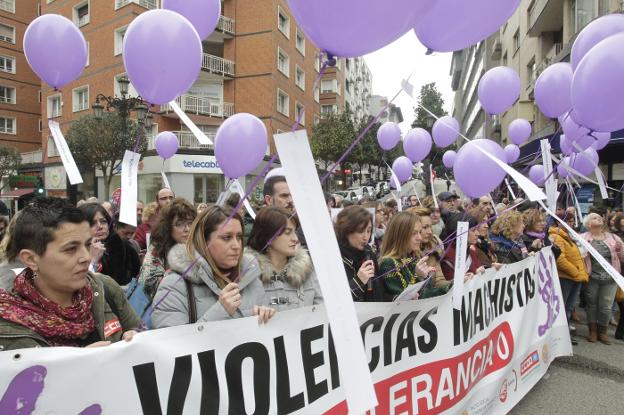 53 globos malvas para frenar la violencia sexista
