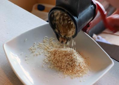 Imagen secundaria 1 - Proceso de elaboración de les casadielles. 