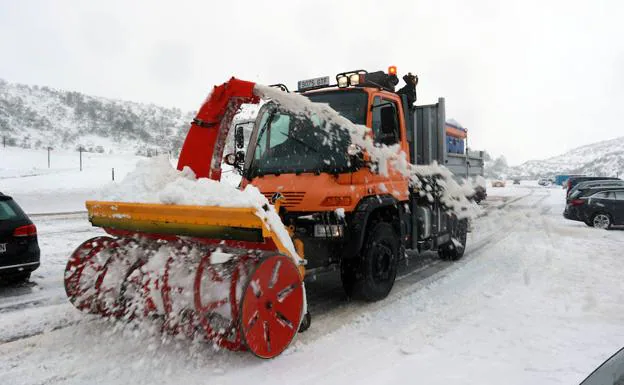 Casi 500 quitanieves preparadas para combatir las nevadas