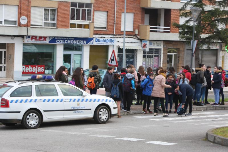 El humo que salía de la sala de calderas del instituto de Corvera obligó a cerrar el centro educativo.
