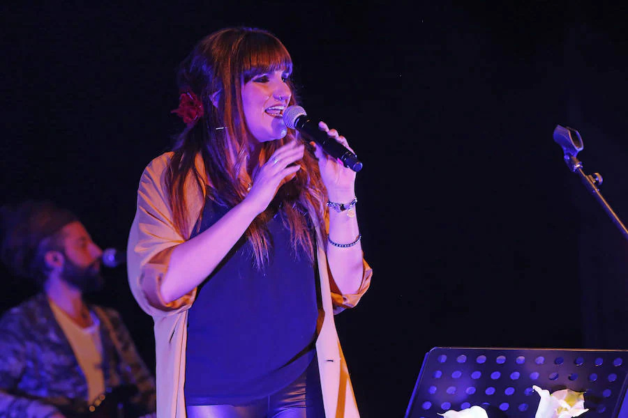 La cantautora manchega hizo gala de sensibilidad y gran voz ante un público gijonés entregado