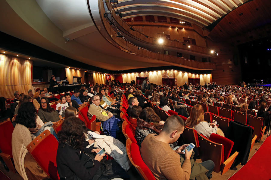 La cantautora manchega hizo gala de sensibilidad y gran voz ante un público gijonés entregado