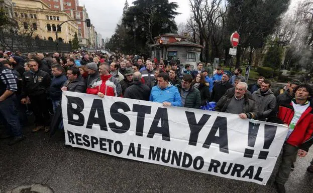 Protesta de los ganaderos en Oviedo. 