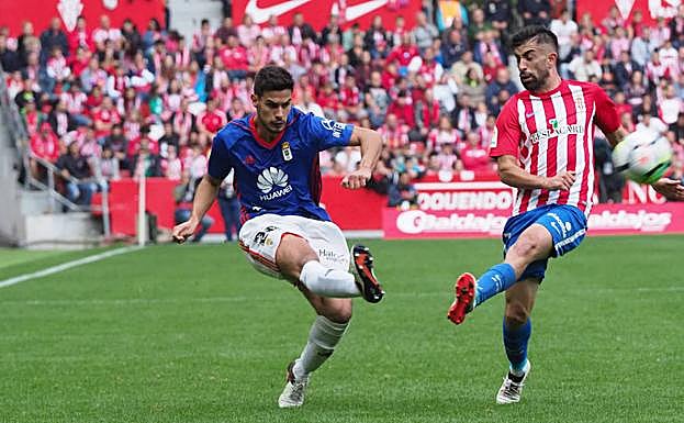 Derbi entre el Real Oviedo y el Sporting disputado el pasado mes de septiembre. 