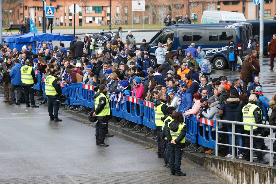 Las aficiones del Oviedo y del Sporting, a las puertas del Carlos Tariere