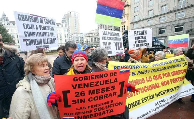 Venezolanos exigen a Maduro el pago de su pensión desde Oviedo