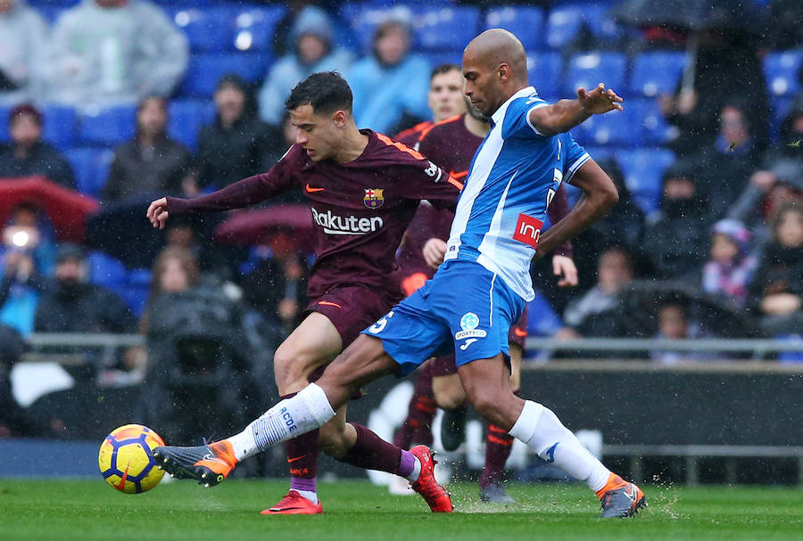 Espanyol y Barcelona empataron en un derbi de alta tensión (1-1). El cuadro blanquiazul se adelantó por medio de Gerard Moreno pero Gerard Piqué puso el empate de cabeza.