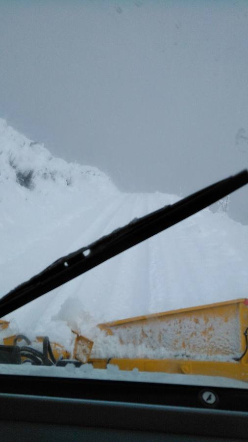 Impresionante nevada en el Occidente de Asturias