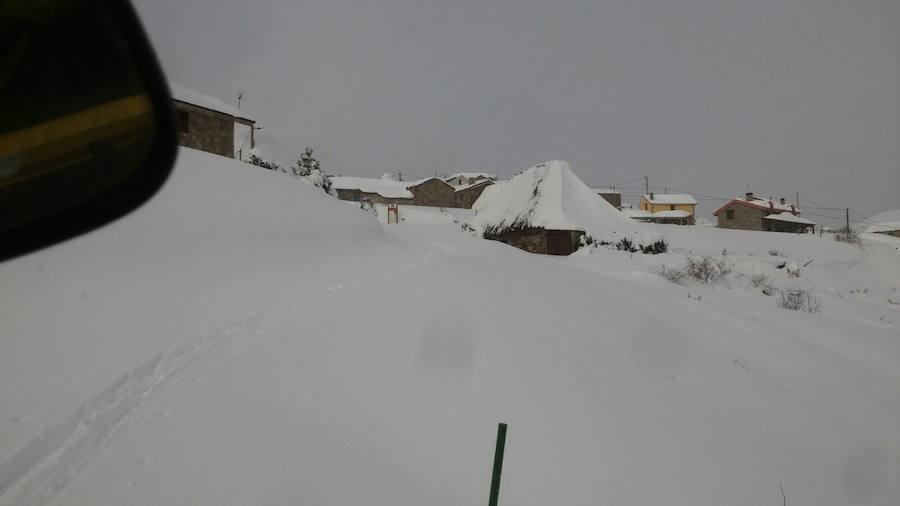 Impresionante nevada en el Occidente de Asturias