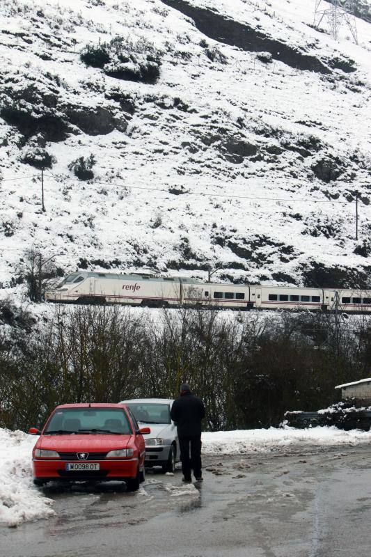 El temporal dificulta la circulación en el Huerna y en Pajares