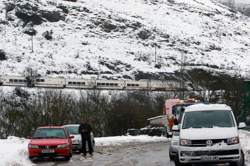 El temporal dificulta la circulación en el Huerna y en Pajares