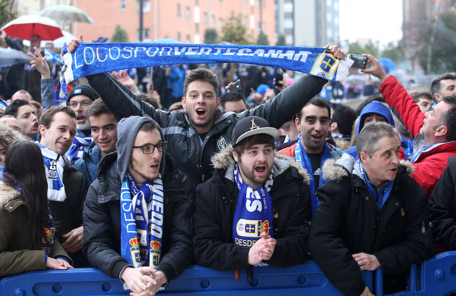 Las aficiones del Oviedo y del Sporting, a las puertas del Carlos Tariere