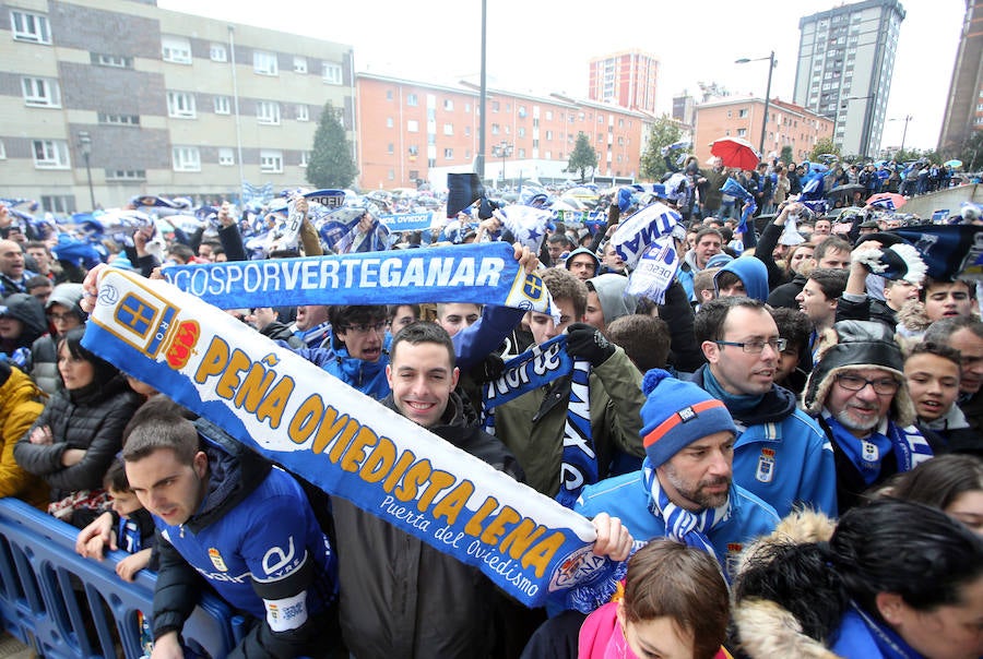 Las aficiones del Oviedo y del Sporting, a las puertas del Carlos Tariere