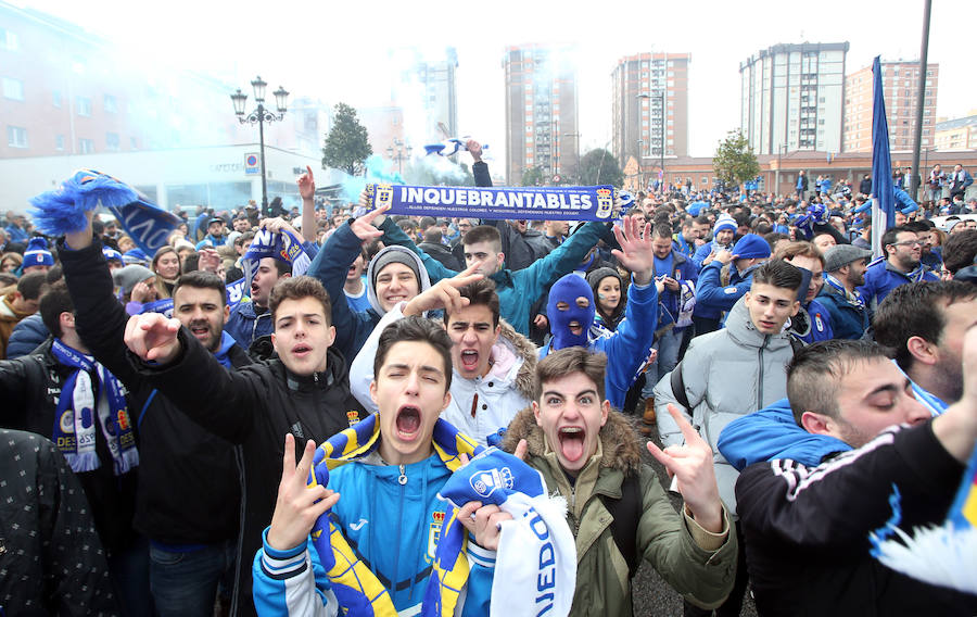 Las aficiones del Oviedo y del Sporting, a las puertas del Carlos Tariere