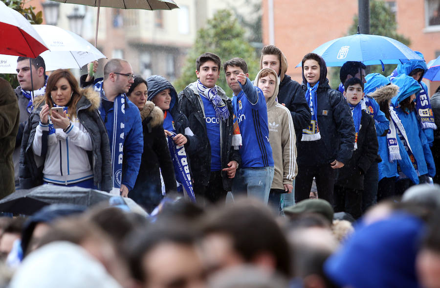 Las aficiones del Oviedo y del Sporting, a las puertas del Carlos Tariere