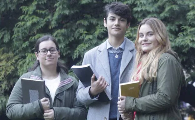 Silvia Menéndez, Javier Suárez y Carla Álavarez.