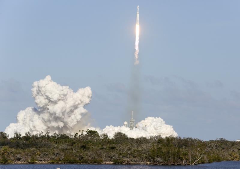 El lanzamiento del Falcon Heavy, en imágenes