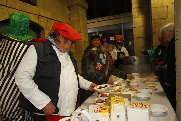 Pitanza antroxera en la plaza de España
