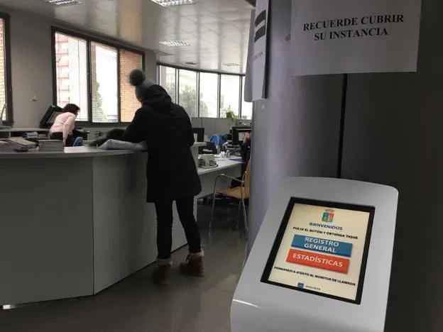 El Ayuntamiento implanta la máquina de citas en el registro. 