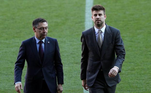 Josep Maria Bartomeu y Gerard Piqué. 