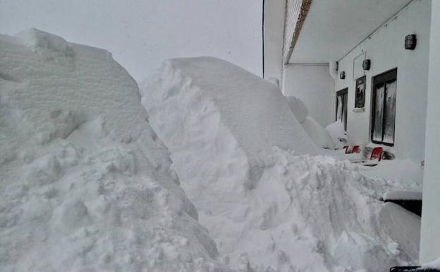 La nieve se acumula en El Brañillín.