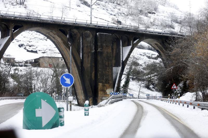 El temporal de frío que recorre estos días la comunidad deja capas de hasta 70 centímetros en algunos puntos del puerto