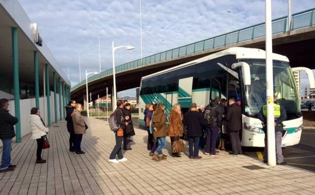 Autobuses puestos por Renfe para los pasajeros que se trasladan a León