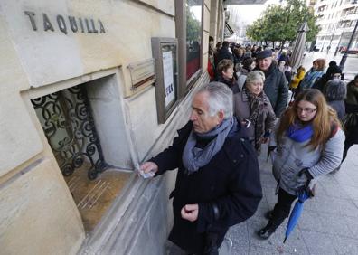 Imagen secundaria 1 - Antroxu de Gijón | Quince horas de cola bajo el frío polar