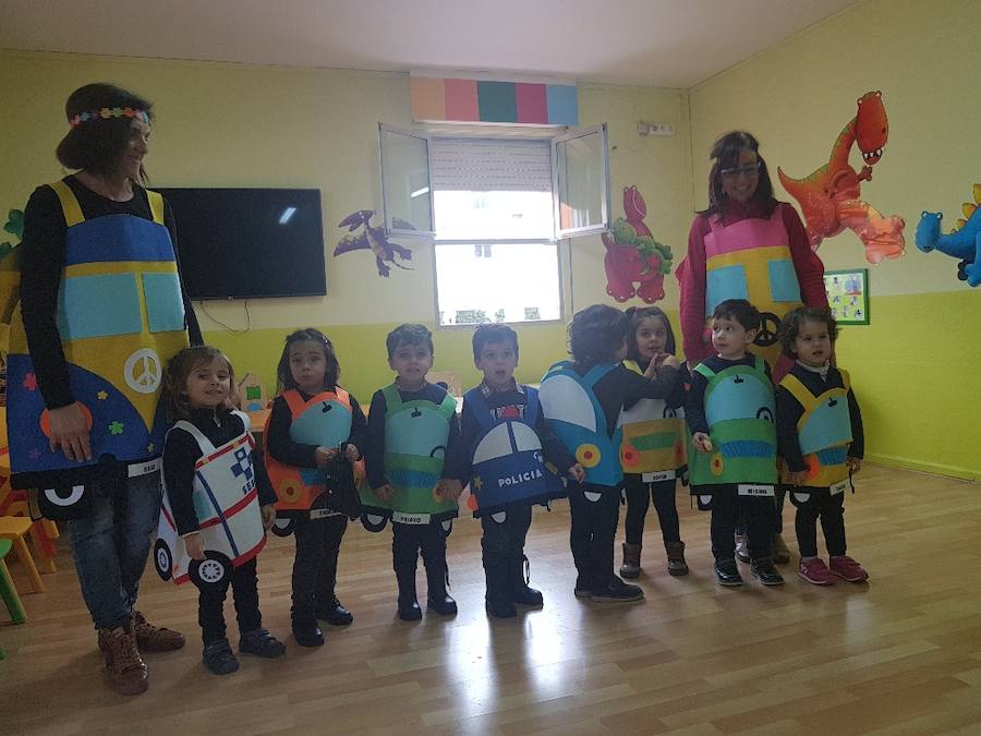 Varios colegios de Gijón han disfrutado hoy de la gran fiesta de Carnaval, entre ellos, la Escuela Infantil San Eutiquio, la Escuela Infantil de Roces y el centro Gloria Fuertes.