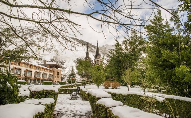 Imagen. Covadonga. El Real Sitio permaneció cubierto de nieve. 